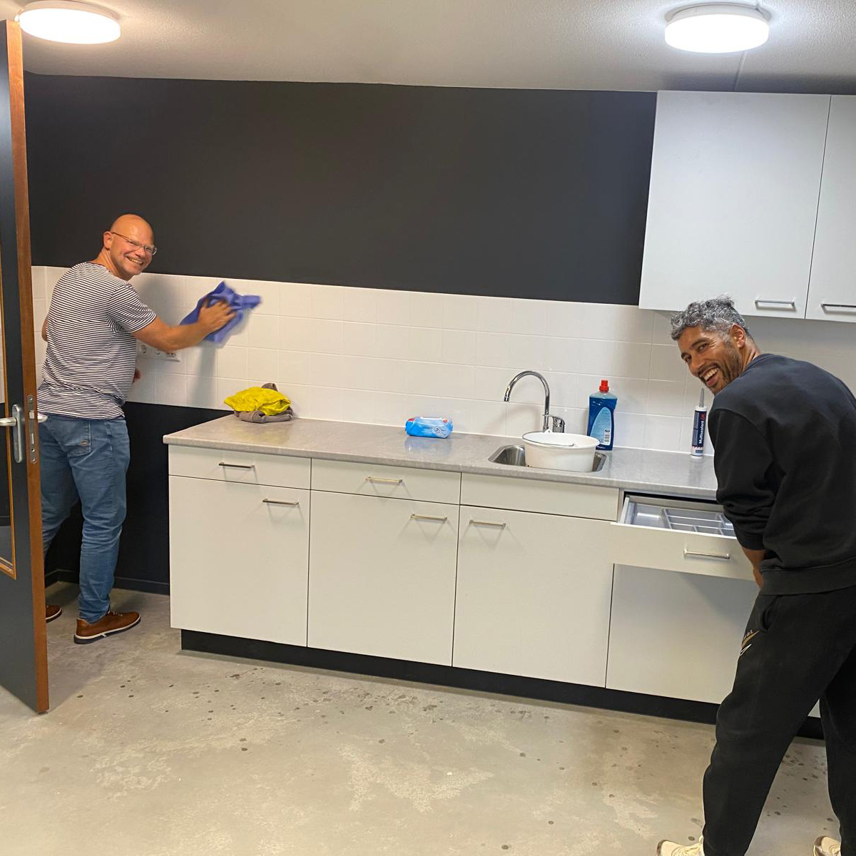 35  maken nieuw clubhuis schoon